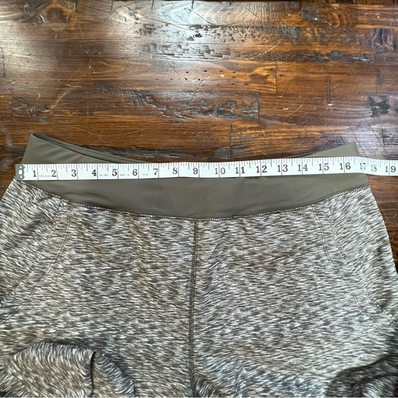 Lands End Active Yoga Pants Women M (10-12) Olive Tan Color Heather Pockets - Picture 4 of 12